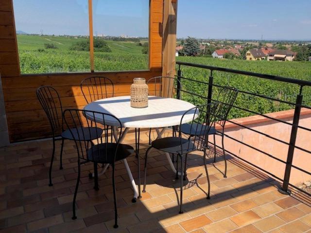 Les Trois Pierres Villa Егишем Екстериор снимка
